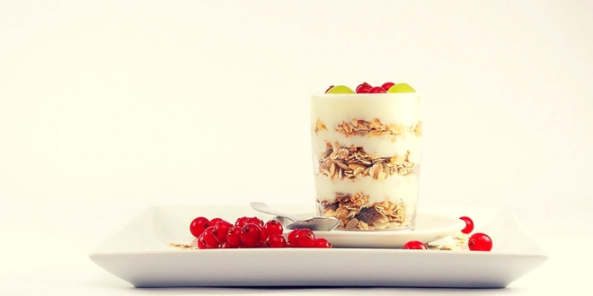 Mangiare yogurt favorisce il transito intestinale Mangiare yogurt favorisce il transito intestinale