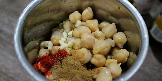 Preparazione dell'hummus