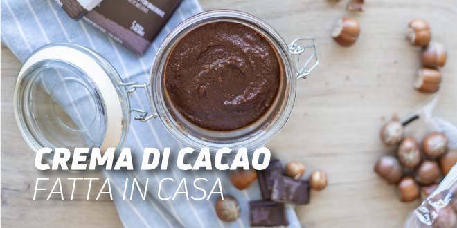 Crema di cacao e nocciole fatta in casa Crema di cacao e nocciole fatta in casa