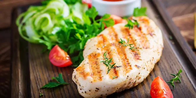 Quanta proteina contiene il pollo? (Guida completa con tabella e confronto) Quanta proteina contiene il pollo? (Guida completa con tabella e confronto)
