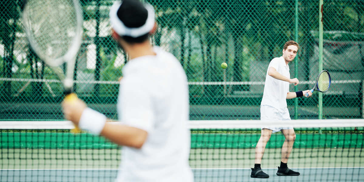 Perché i giocatori di tennis si fanno male?