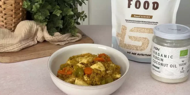 Quinoa con pollo al curry saporita e salutare