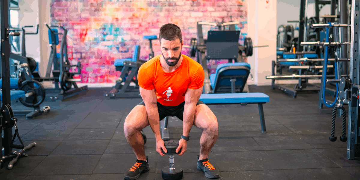 Squat con manubrio fra le gambe Squat con manubrio fra le gambe