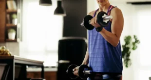 Allenamento in Casa con Manubri