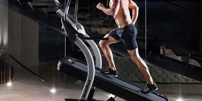 Correre su Tapis Roulant Inclinato Correre su Tapis Roulant Inclinato