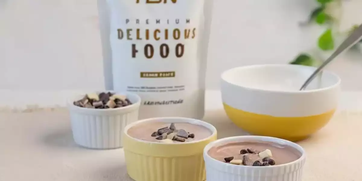 Yogurt greco cremoso al cioccolato e ricco di proteine Yogurt greco cremoso al cioccolato e ricco di proteine
