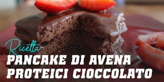 Pancake di Avena con Crema di Cioccolato Proteica Pancake di Avena con Crema di Cioccolato Proteica