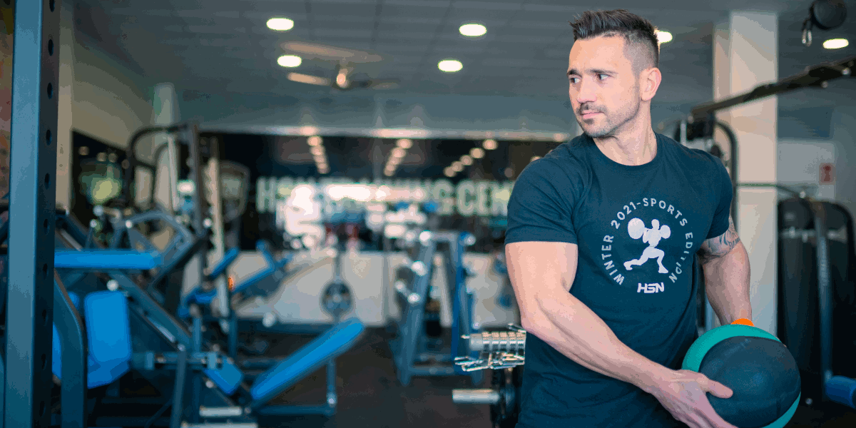 Lancio laterale della palla. Lancio laterale della palla.