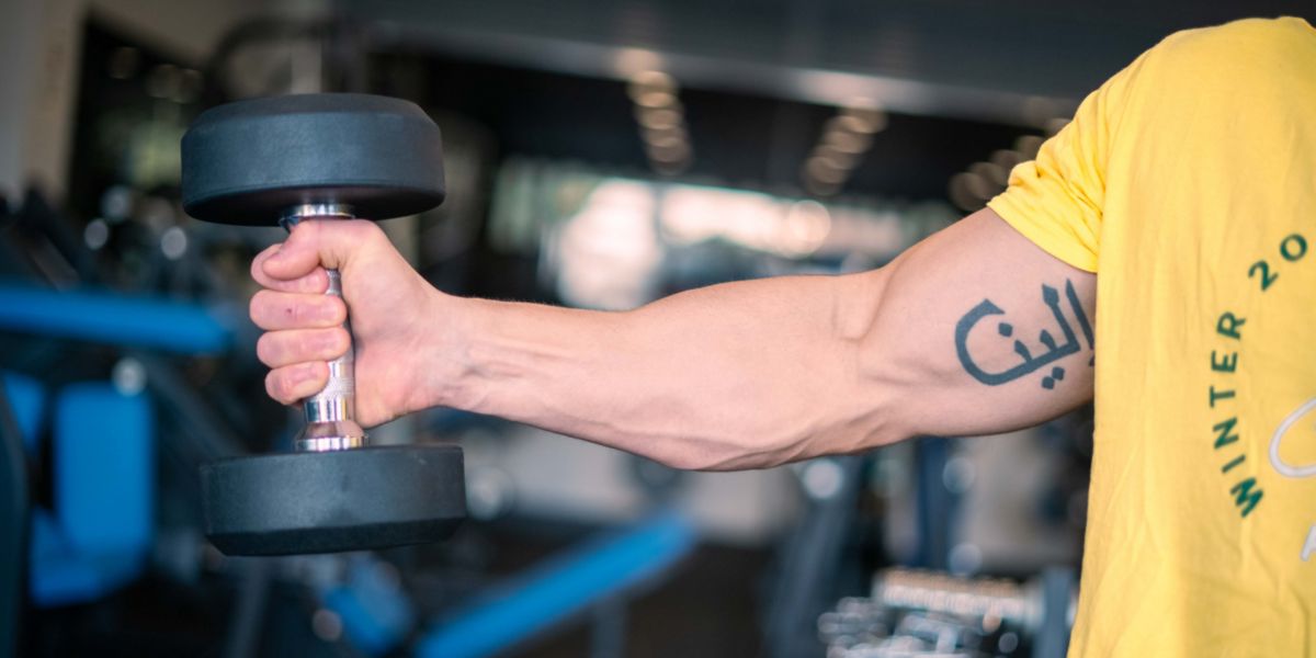 Manubrio. Esercizi per bicipiti e tricipiti