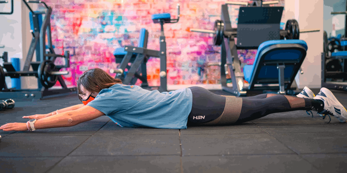 Esercizio superman per la schiena