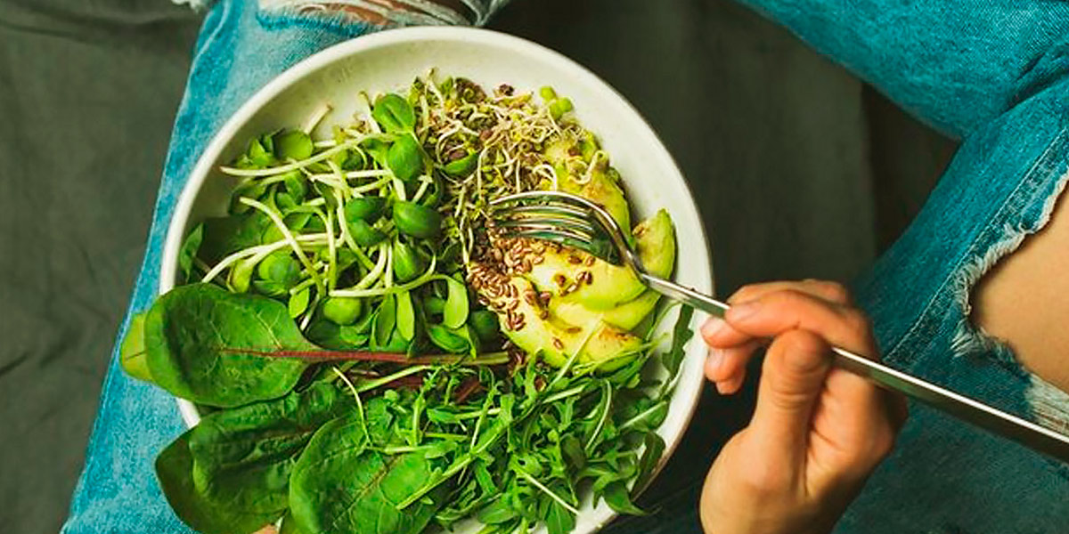 Fare colazione per mangiare sano durante la giornata Fare colazione per mangiare sano durante la giornata