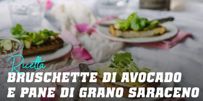 Tost di Avocado con Pane di Farina di Grano Saraceno Tost di Avocado con Pane di Farina di Grano Saraceno