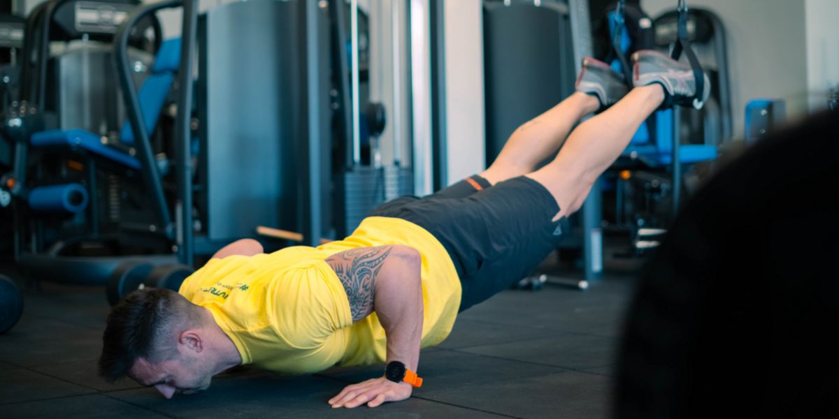 Flessioni Allenamento in sospensione Flessioni Allenamento in sospensione