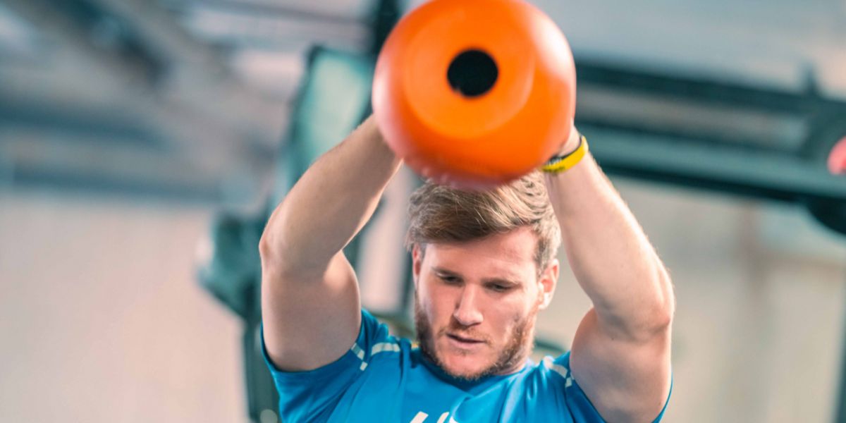 Esercizio funzionale con kettlebell Esercizio funzionale con kettlebell