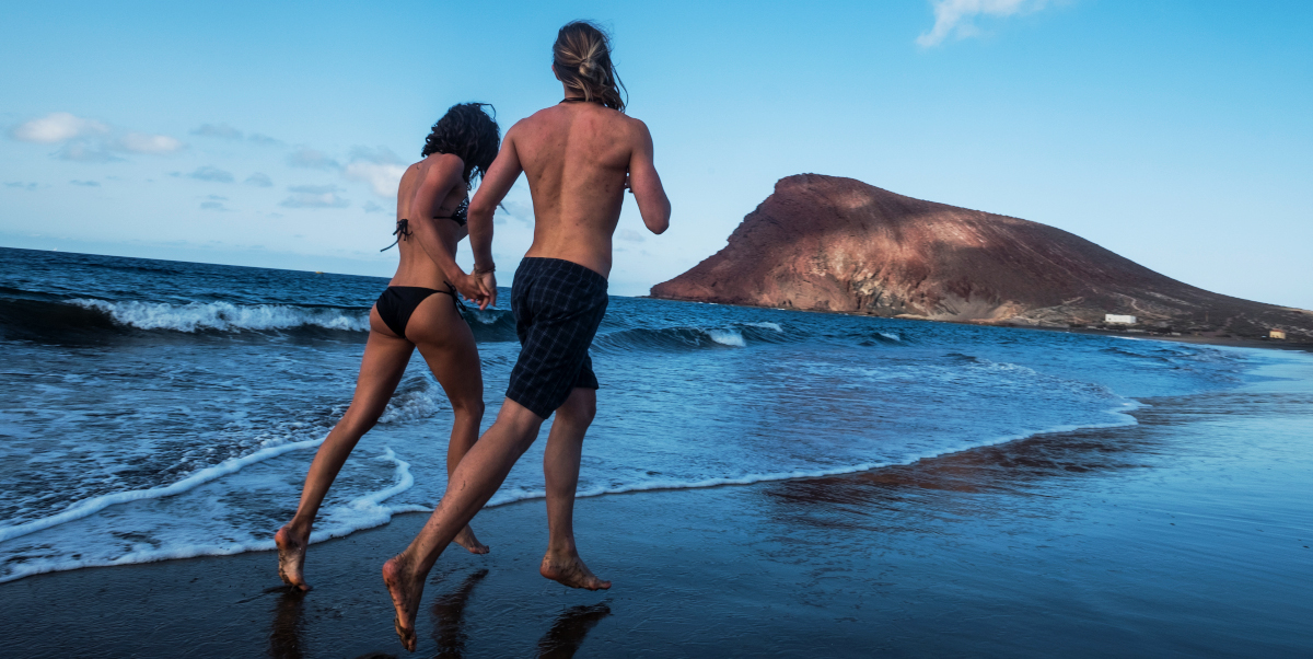 Consumare più calorie correndo sulla spiaggia