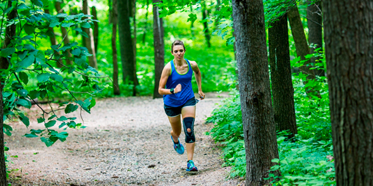 È sicuro indossare ginocchiere per correre se non soffri di una lesione?