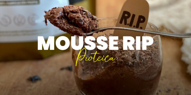 Mousse RIP Proteica di Cioccolato per Halloween Mousse RIP Proteica di Cioccolato per Halloween