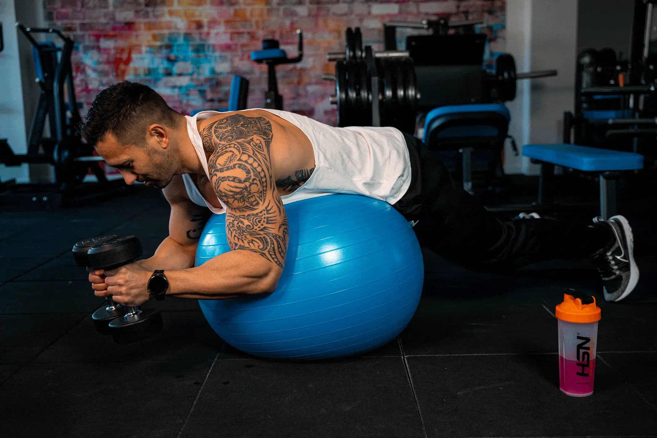 Ball Rear Deltoid Raise (gomiti piegati) Ball Rear Deltoid Raise (gomiti piegati)