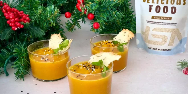 Chupitos Natalizi alla Zucca con Parmigiano Croccante Chupitos Natalizi alla Zucca con Parmigiano Croccante