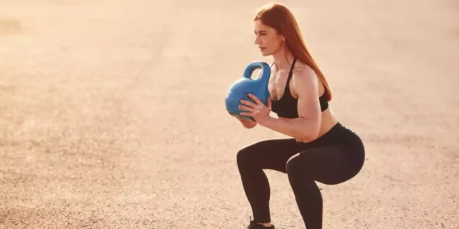 Come fare il goblet squat passo dopo passo Come fare il goblet squat passo dopo passo