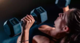 Routine di 10 esercizi per il petto con manubri per tutti i livelli