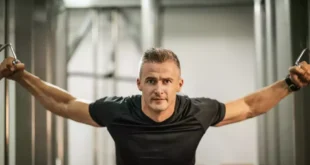 Migliori esercizi per allenare il pettorale con la stazione a carrucole