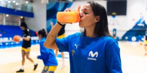 Come influenzano i viaggi il rendimento e la nutrizione sportiva nel basket