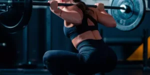 Come fare squat con peso