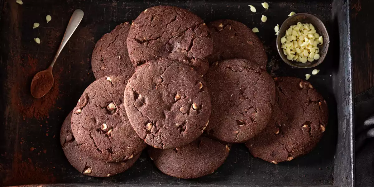 Biscotti croccanti ai piselli verdi e cioccolato