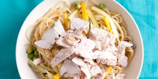 Pollo bollito saporito e tenero Pollo bollito saporito e tenero