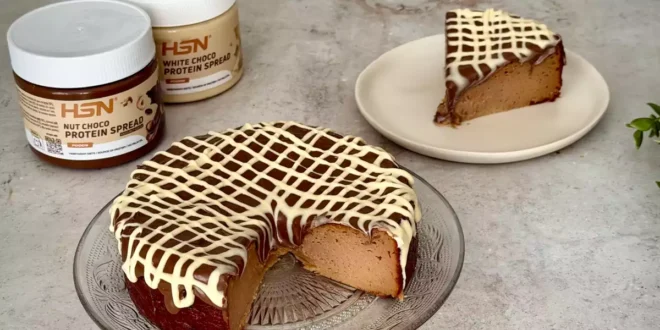 Cheesecake Proteica al Cioccolato e Nocciole Cheesecake Proteica al Cioccolato e Nocciole